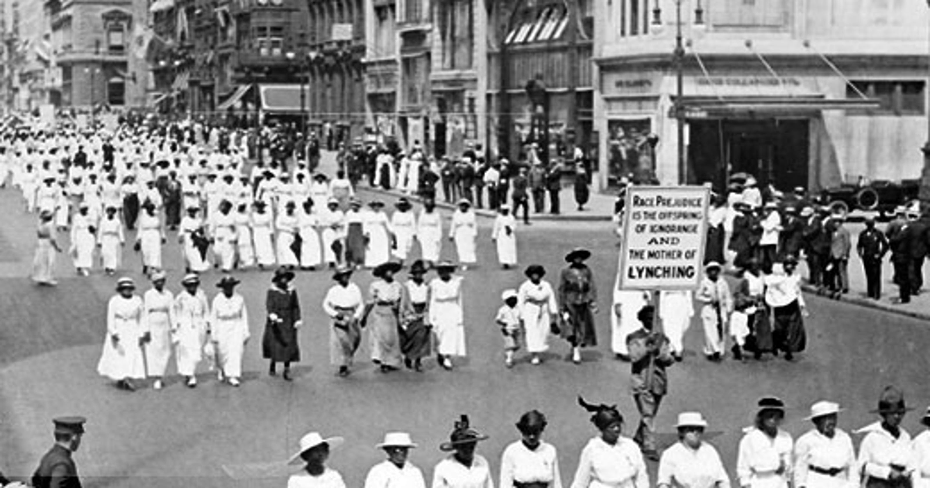 History 14th Amendment ratified, lynchings protested