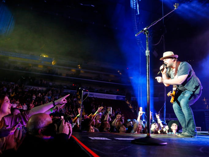 Lee Brice performs at Wells Fargo Arena Thursday, March