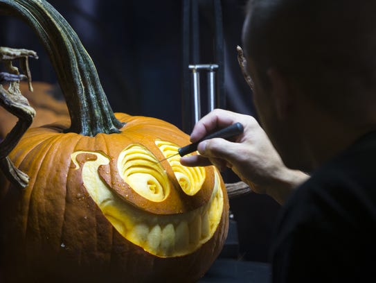 Pumpkin carver Ray Villafane goes eyeball to eyeball