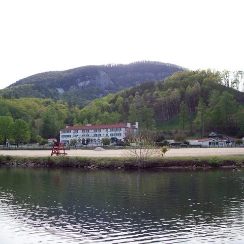 The cast of "Dirty Dancing" stayed at the Lake Lur