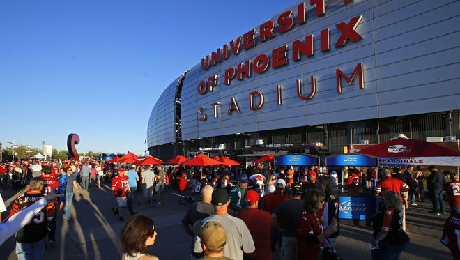 Arizona Cardinals fans enjoy the warm weather before the big game with the Bengals Sunday, Nov. 22, 2015 in Glendale.