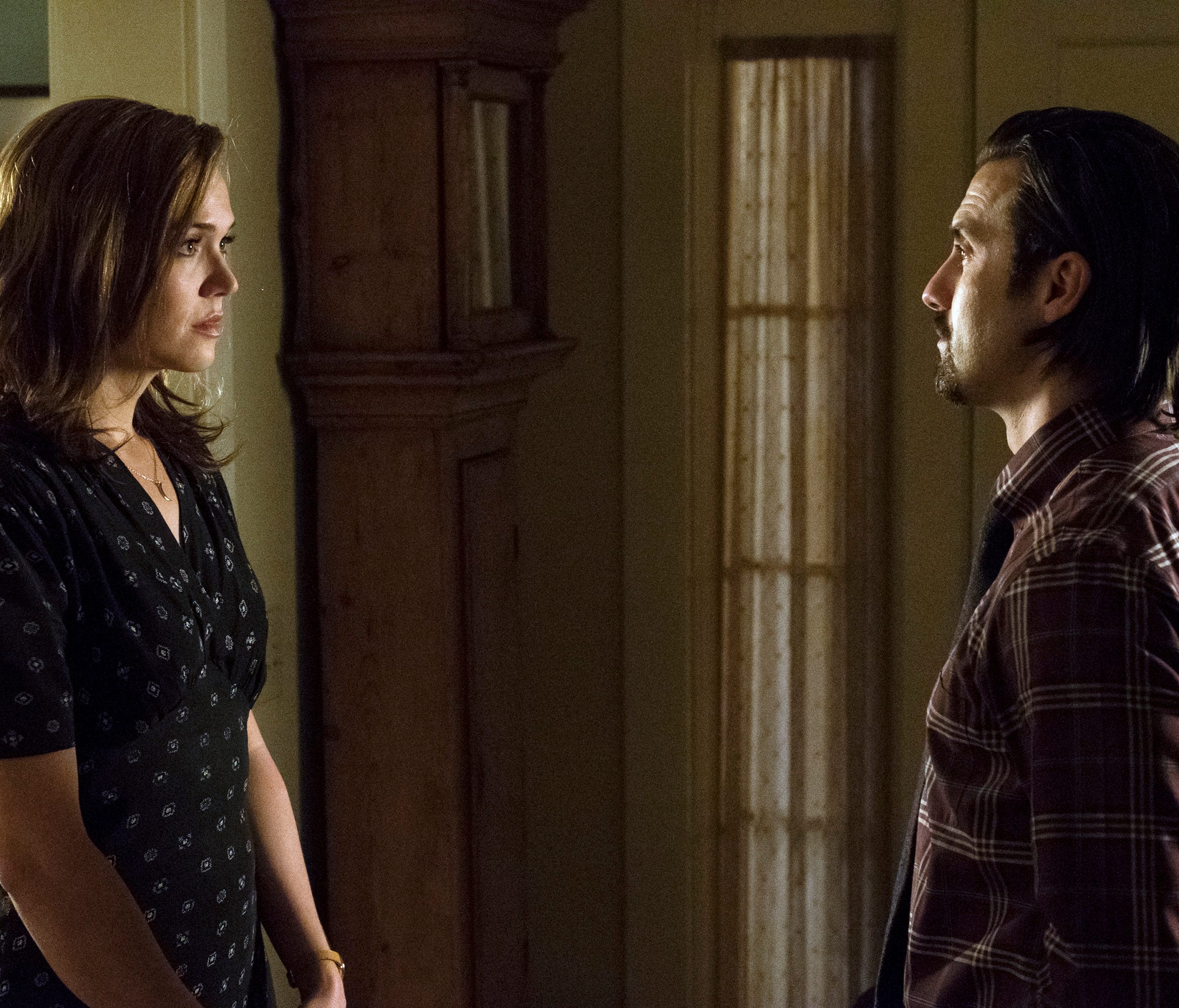 Rebecca (Mandy Moore) and Jack (Milo Ventimiglia) are at the center of the Season 1 finale of NBC's 'This Is Us.'
