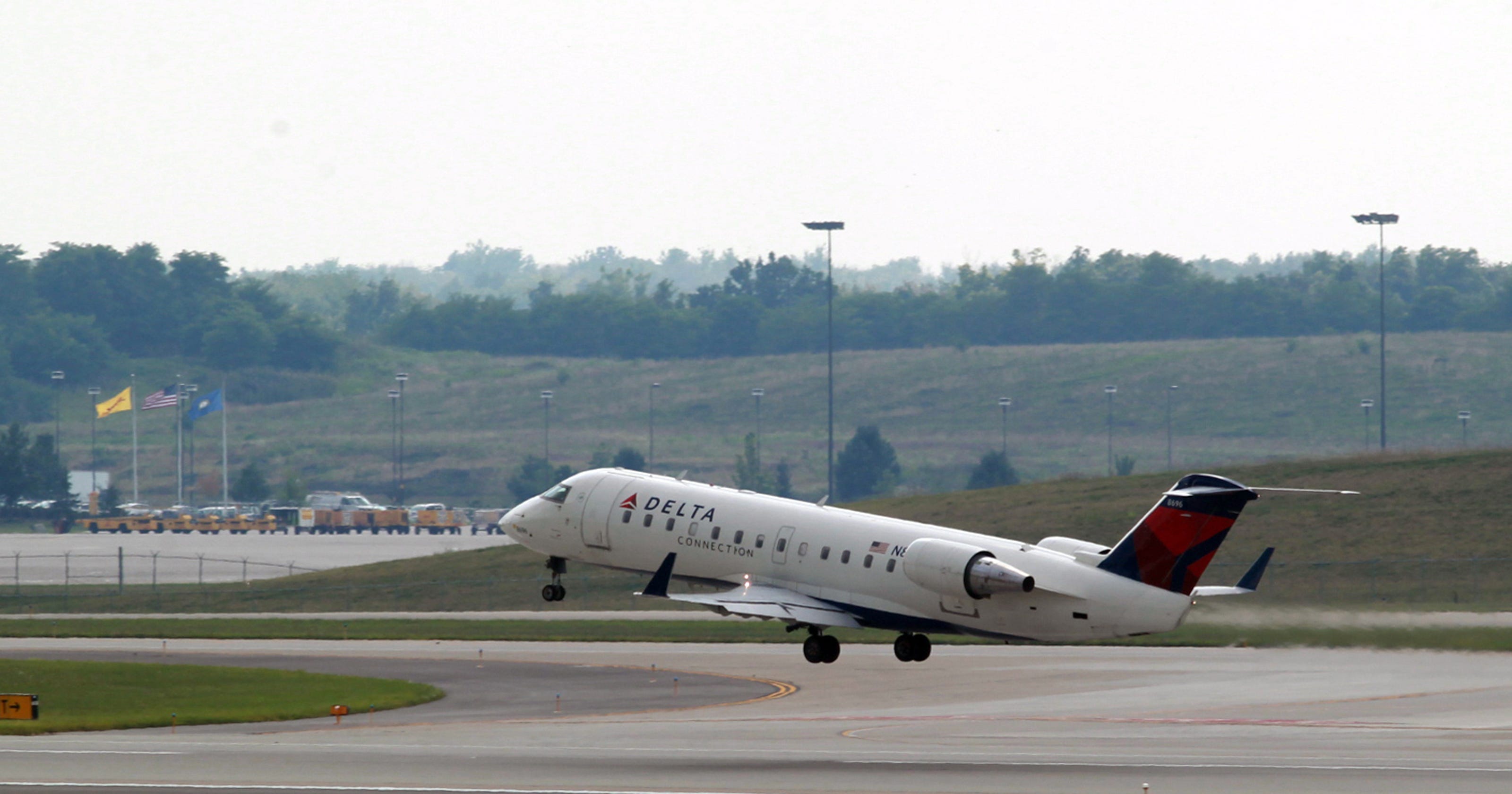 Delta cutting more flights at Cincinnati hub