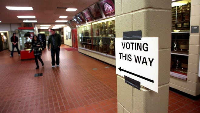 Voters pass Tuesday through the basketball hallway at City High. Benjamin Roberts / Iowa City Press-Citizen
Voters passed through the basketball corridor at City High on election day in Iowa City on Tuesday, November 8, 2011. Benjamin Roberts / Press Citizen