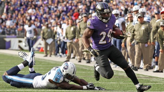 Ravens running back Justin Forsett carries for a touchdown as Titans linebacker Kamerion Wimbley fails to make the tackle.