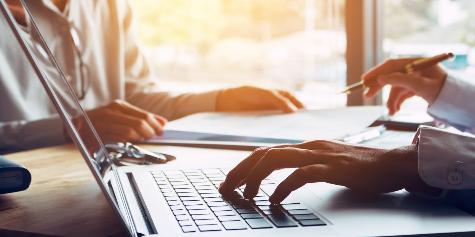 LAPTOP ASUS I5 1135G7, X515EA-EJ921, 15.6 PULGADAS, 8GB (4-X2), SSD 512GB, WINDOWS FREE (90NB0TY1-M23620) 1 636651856990623720 laptop worker getty