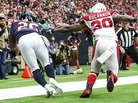 Houston Texans running back Lamar Miller makes a reception