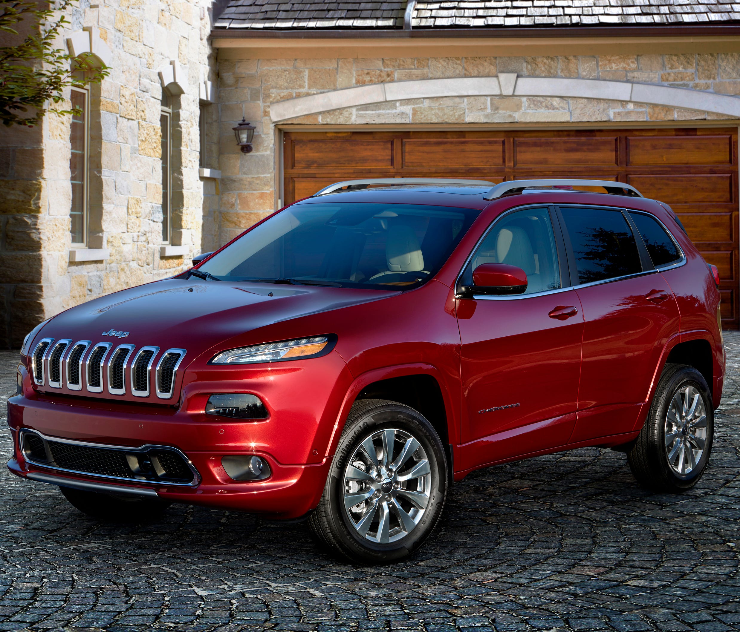 The 2018 Jeep Cherokee, a vehicle that has a significant discount going into Memorial Day weekend. Buyers will land on the Cherokee for its off-road abilities, and Edmunds particularly likes the Trailhawk trim.