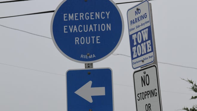 WARWICK, CHARLESTOWN, RI -- 08/27/11 --  Evacuations in Charlestown along the shoreline. The Providence Journal/Sandor Bodo