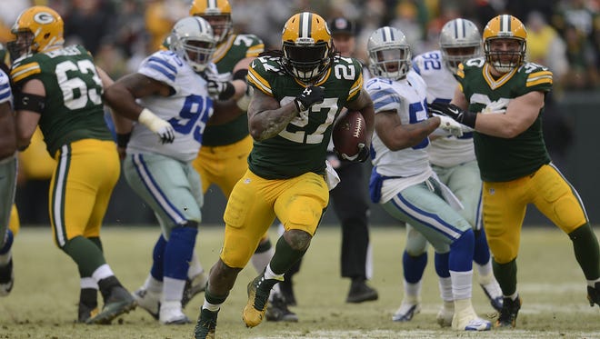 Green Bay Packers running back Eddie Lacy (27) breaks away for a run against the Dallas Cowboys in the third quarter during Sunday's NFC divisional playoff game at Lambeau Field.  Evan Siegle/Press-Gazette Media