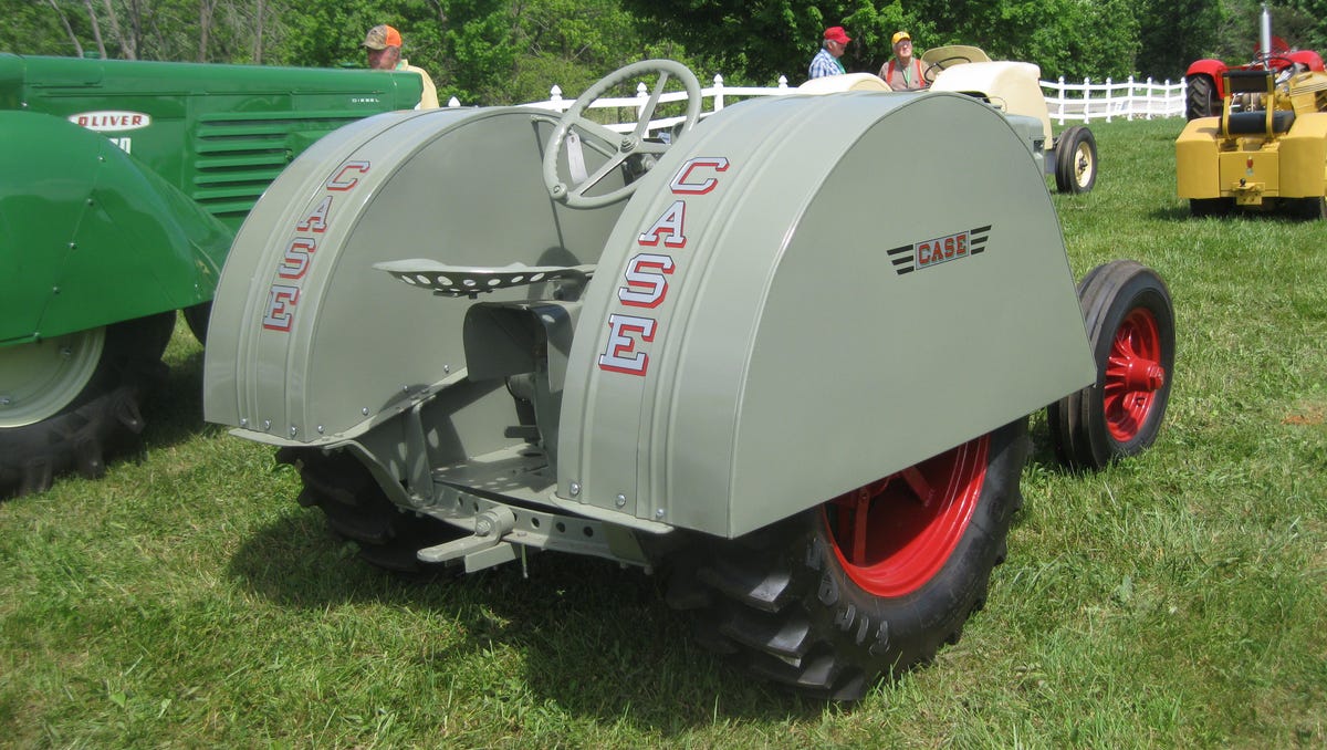Vintage specialty tractor auction in Lapeer