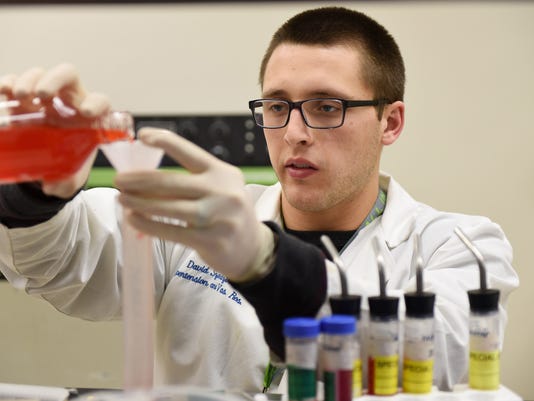 Lions Running Back Zenner Hits Lab To Prep For Medical Career