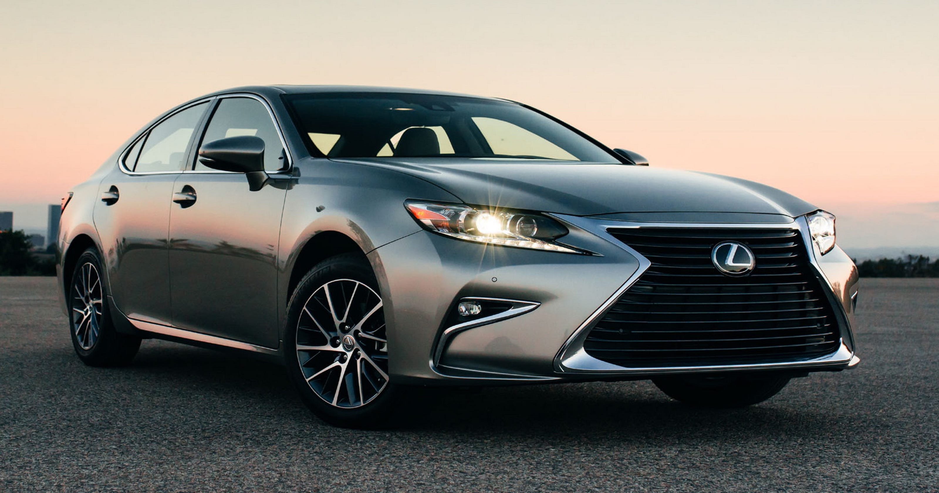 2017 Lexus ES 350 sedan equals unique luxury