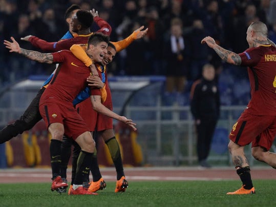Roma players celebrate their side's 1-0 win at the end of a Champions League round of 16 second-leg soccer match between Roma and Shakhtar Donetsk, at the Rome Olympic stadium, Tuesday, March 13, 2018. (AP Photo/Gregorio Borgia)