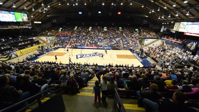 A packed house at the Sioux Falls Arena.