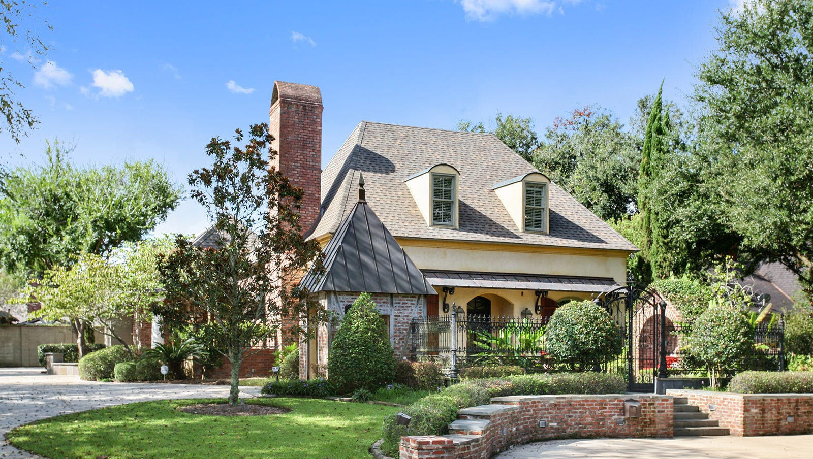 Take a peek inside this Greenbriar estate for sale