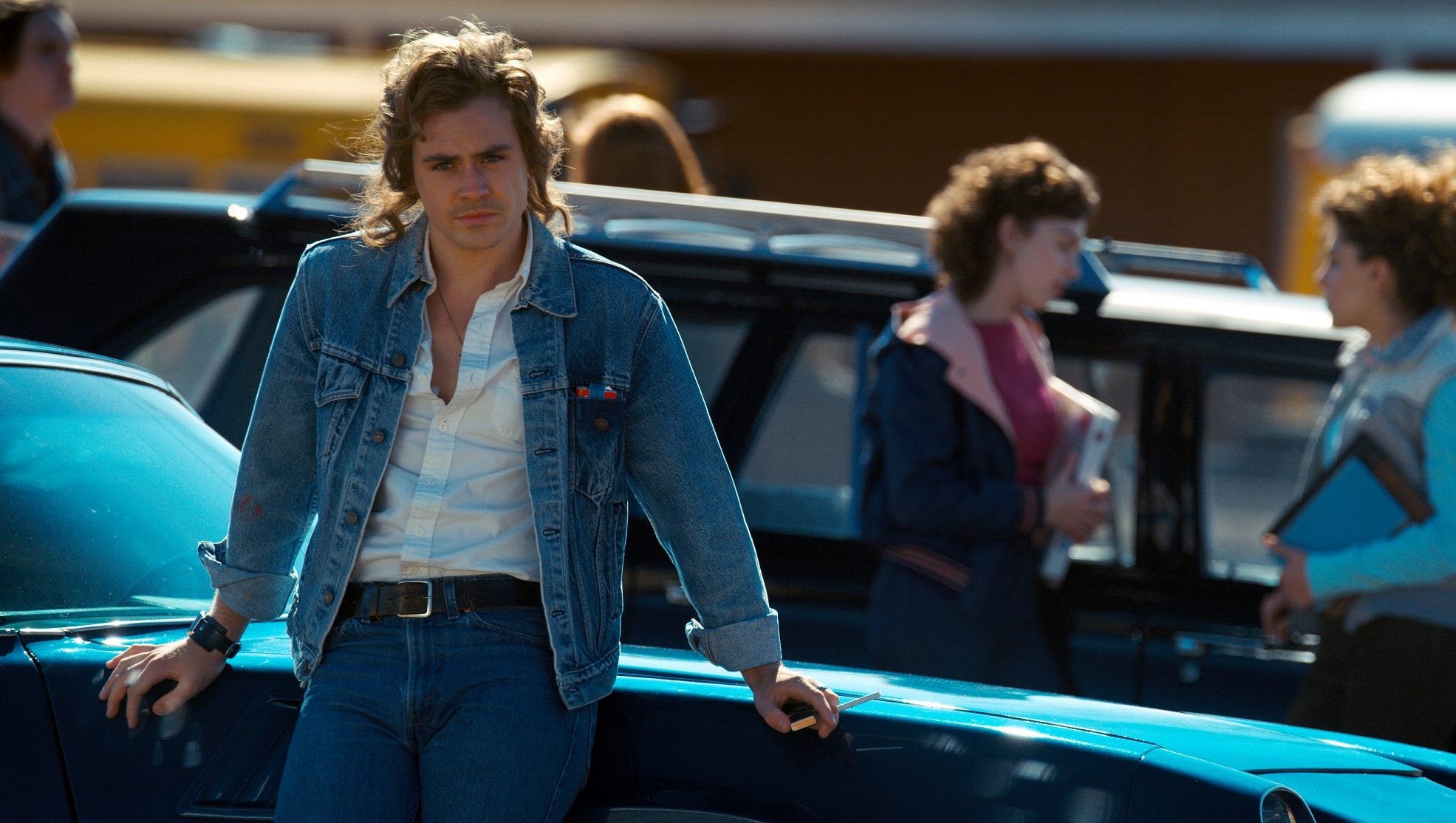 stranger things season 2 episode 1 song list stranger things season 2 episode 1 song list