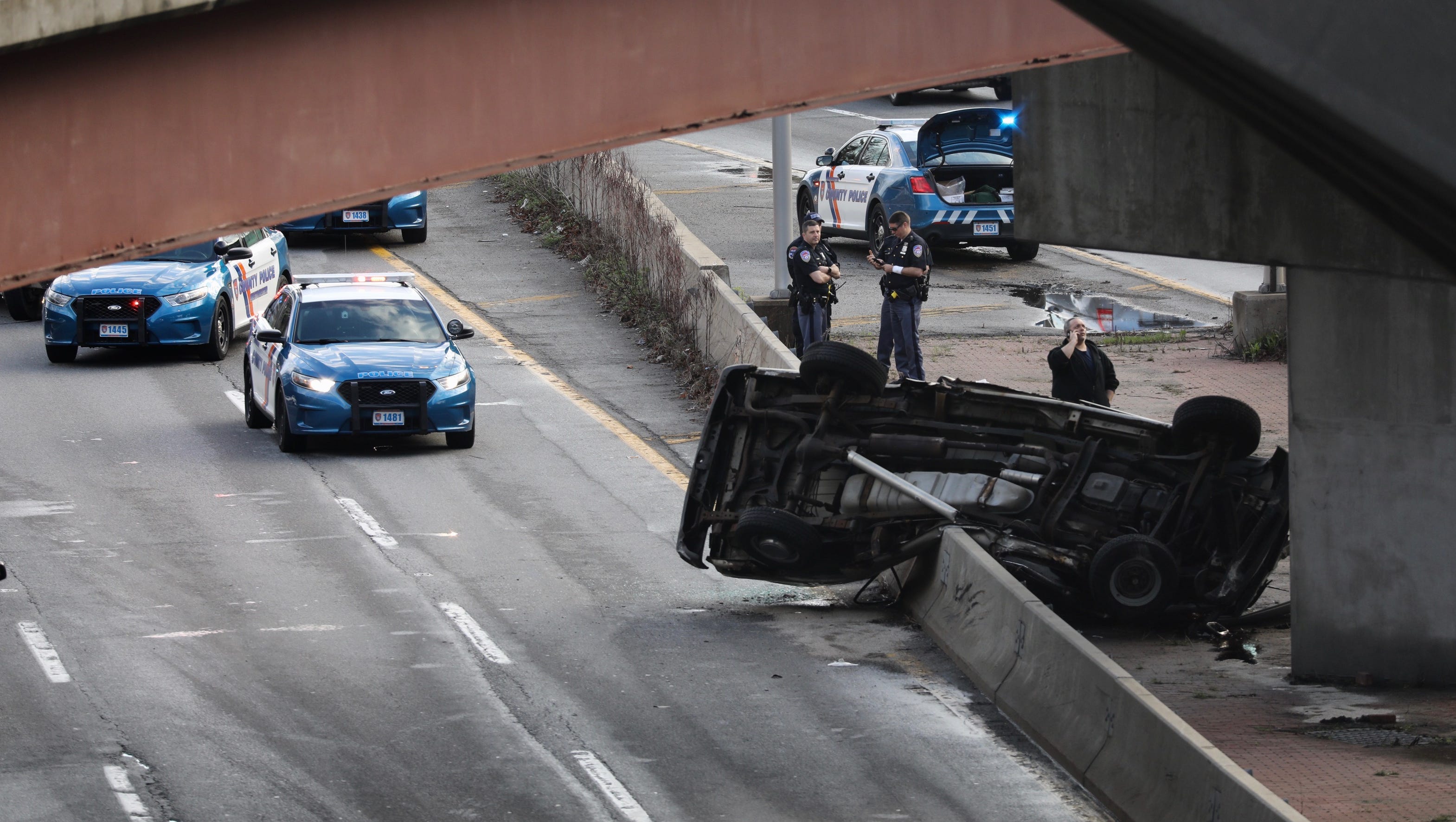 Crash snarls traffic on Bronx River Parkway