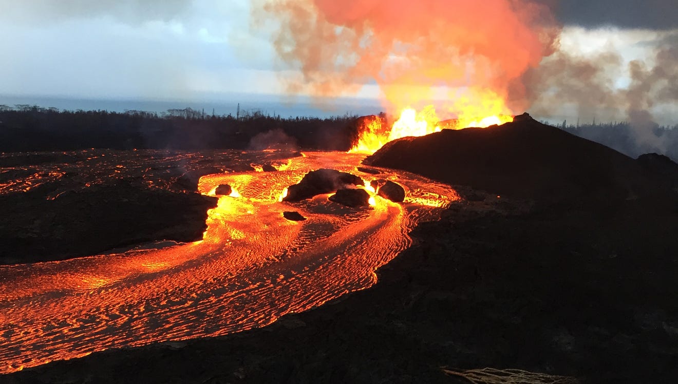 Keluarnya magma ke permukaan bumi melalui gunung api dalam bentuk lelehan lava disebut