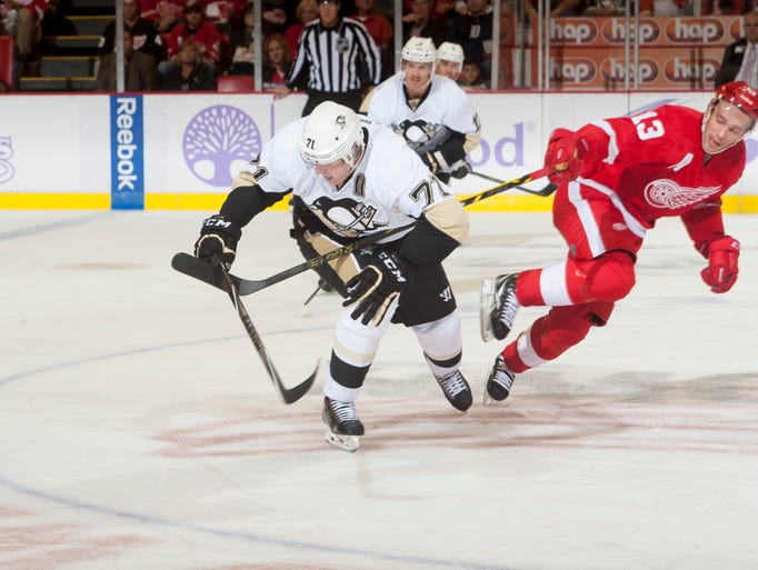 Red Wings center Pavel Datsyuk tries to keep Penguins