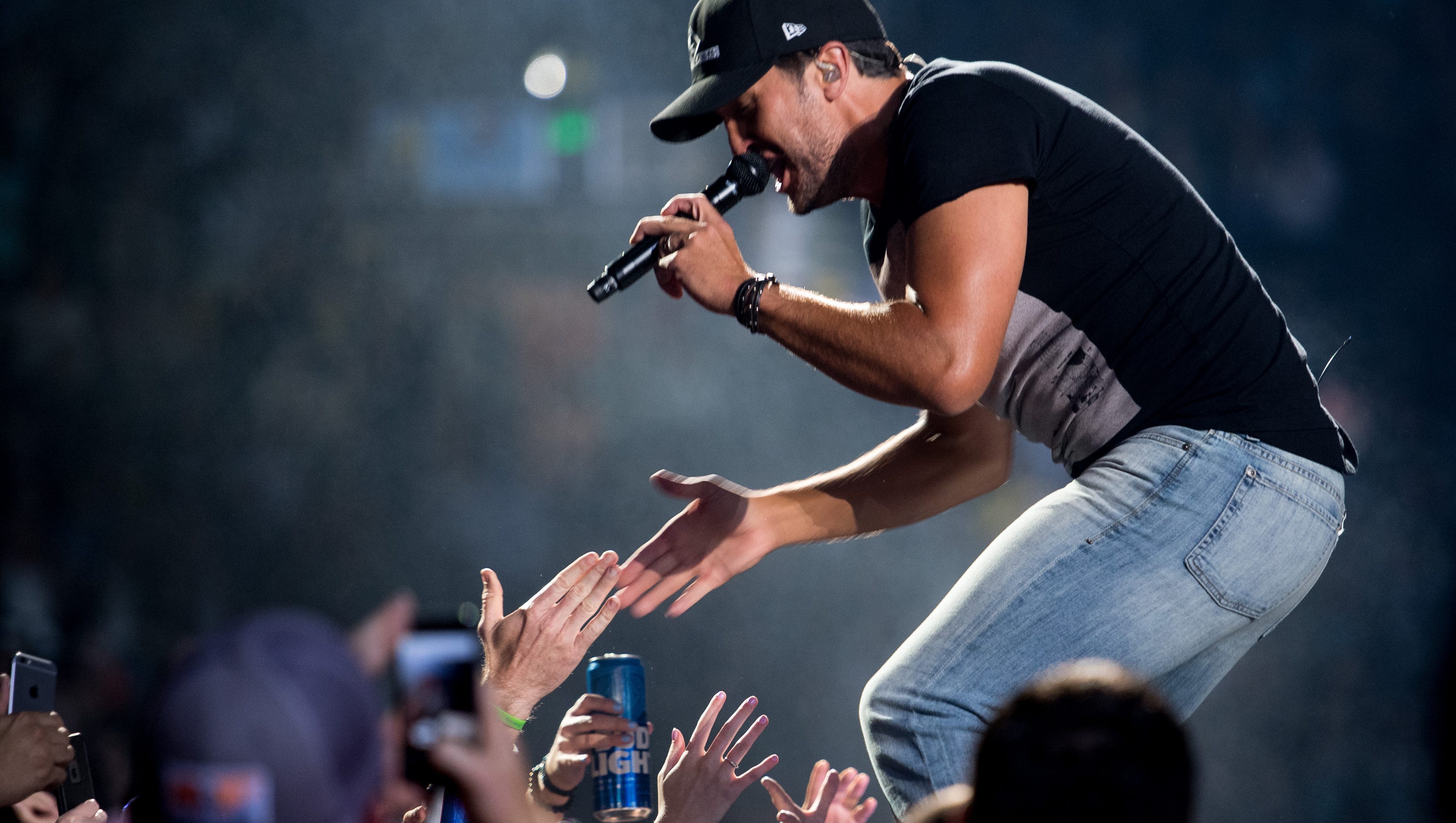 Luke Bryan Is Huntin Fishin And Lovin Every Day