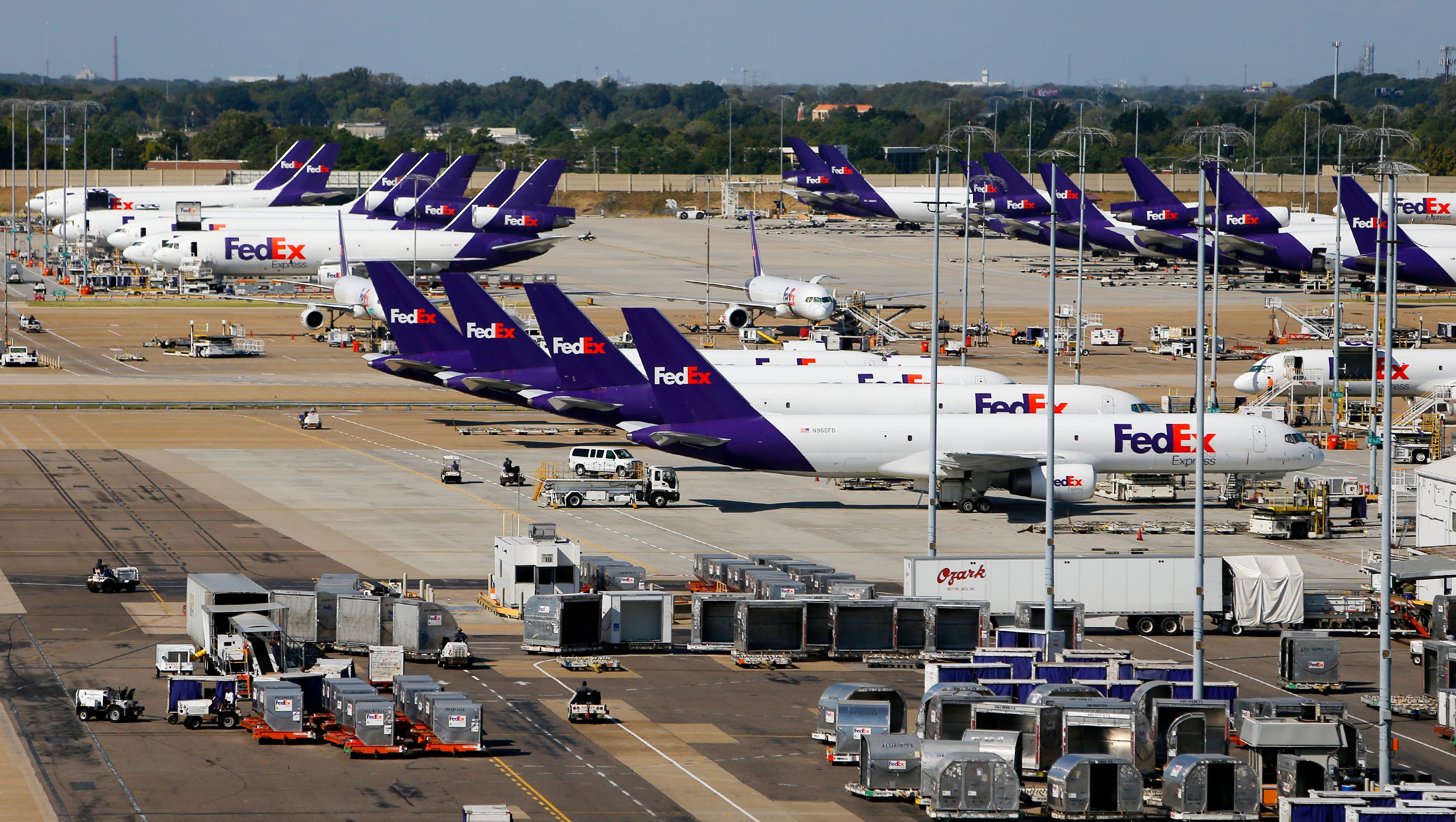 FedEx worker dies in forklift accident at Memphis hub, police say