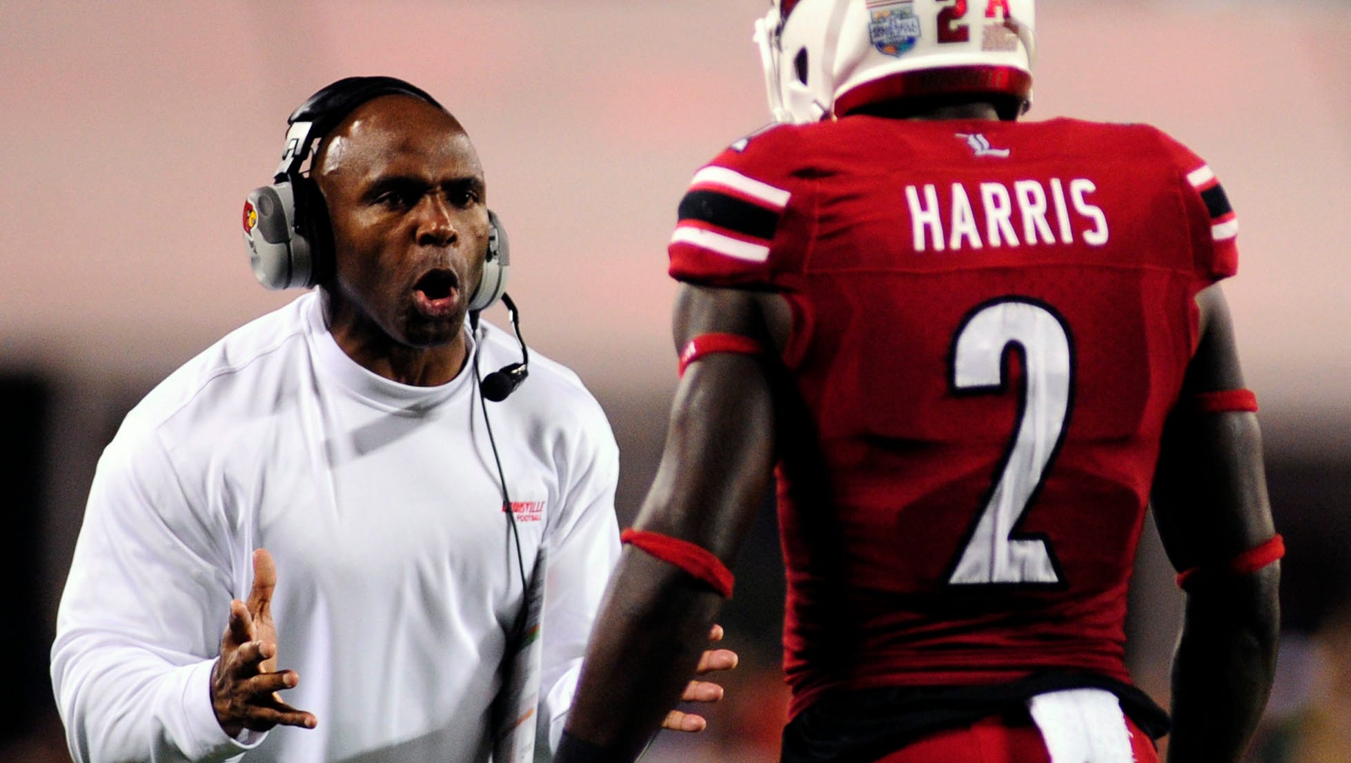 Two Texas candidates withdraw; Louisville's Charlie Strong still quiet