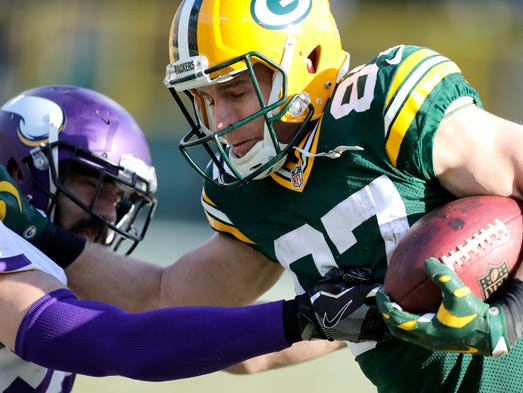 Jordy Nelson fights of Minnesota'a Andrew Sendejo.