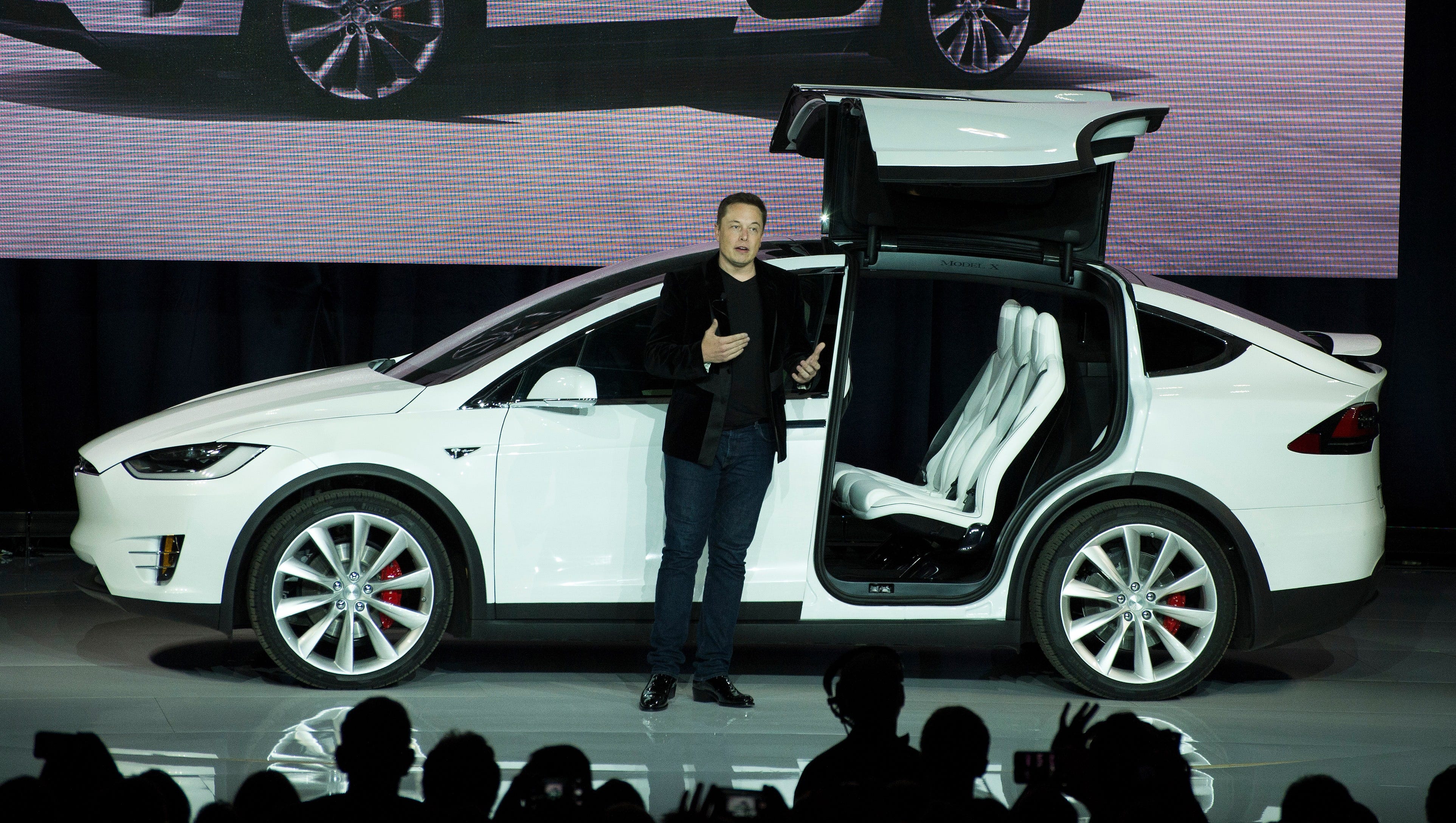 Tesla prices novel Model X SUV at $80000