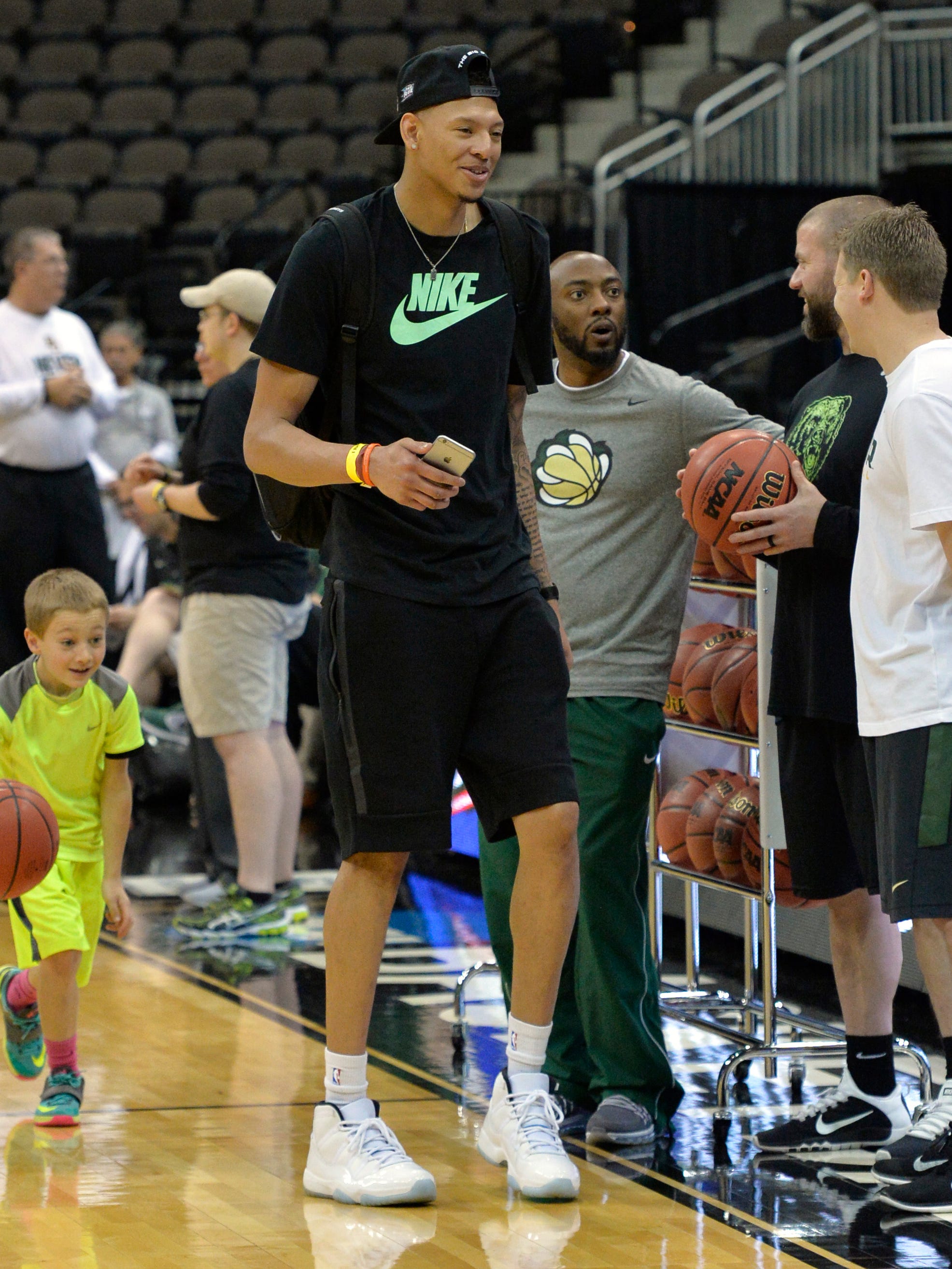 Isaiah Austin Is A Factor For Baylor Even Without Playing