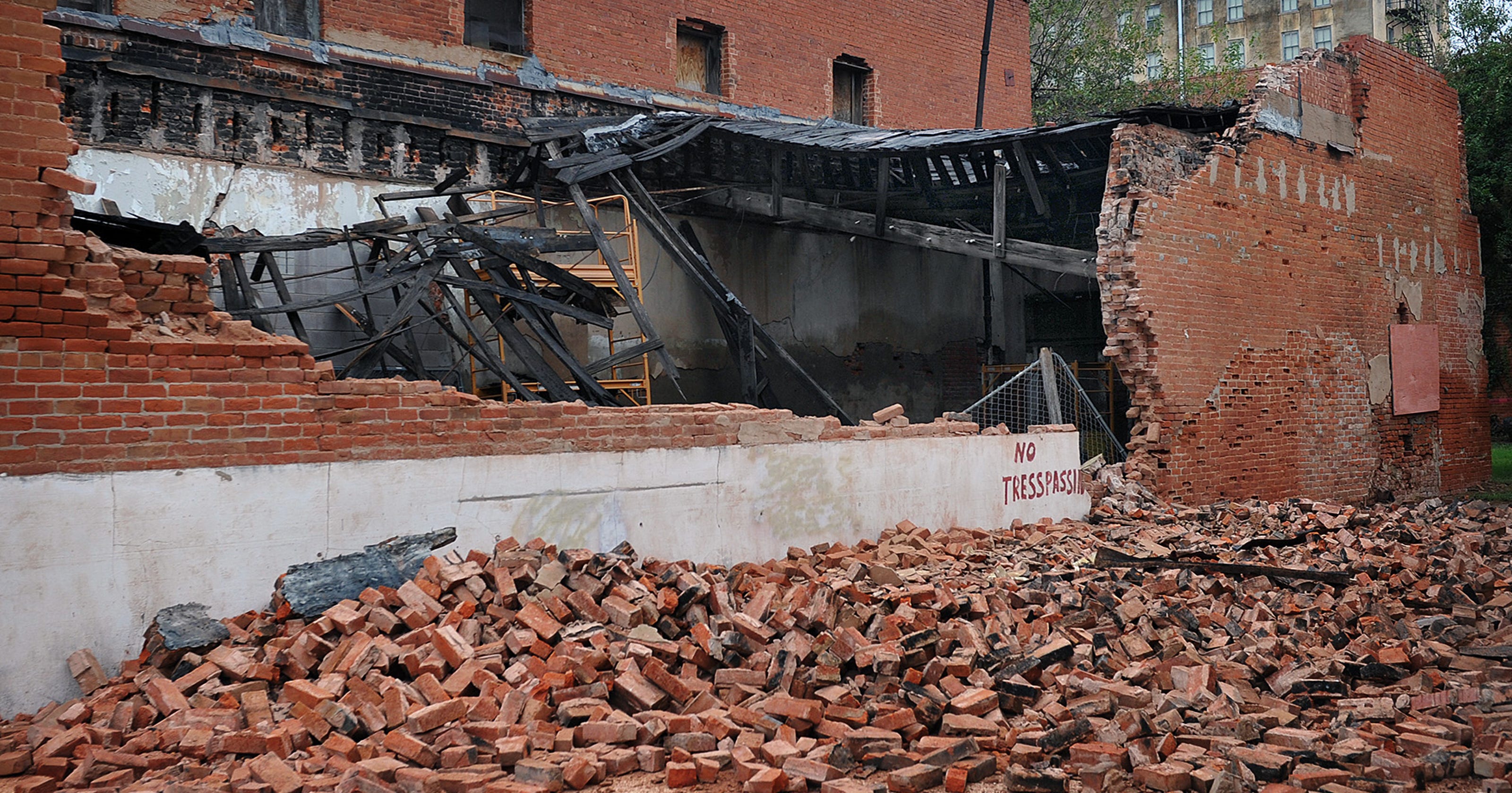 wall-of-historic-downtown-building-collapses