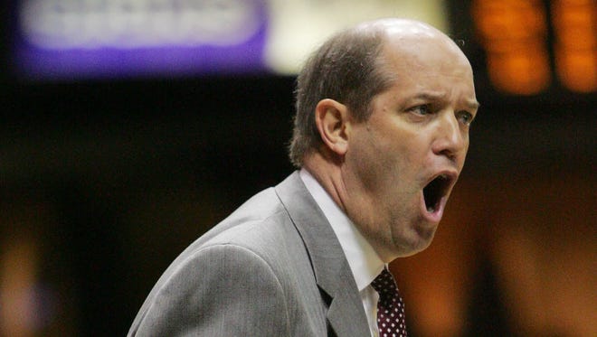 Vanderbilt head coach Kevin Stallings reacts to call in the first half action of NIT second round action against Wichita State March 21, 2005.