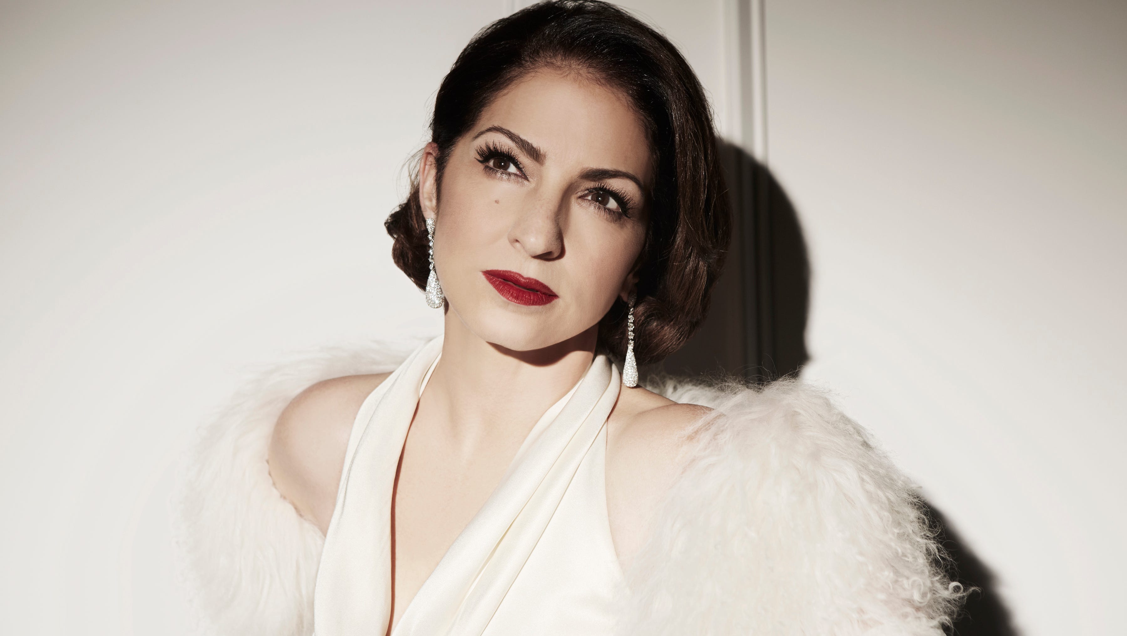 Exclusive stream: Gloria Estefan sings &#39;The Standards&#39;