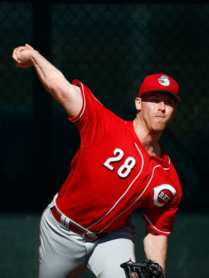 Cincinnati Reds Anthony DeSclafani throws a pitch at the team's baseball spring training facility Monday, Feb. 20, 2017, in Goodyear, Ariz. (AP Photo/Ross D. Franklin)