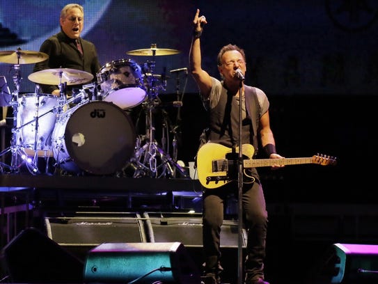 Weinberg and Springsteen on stage in Philadelphia on