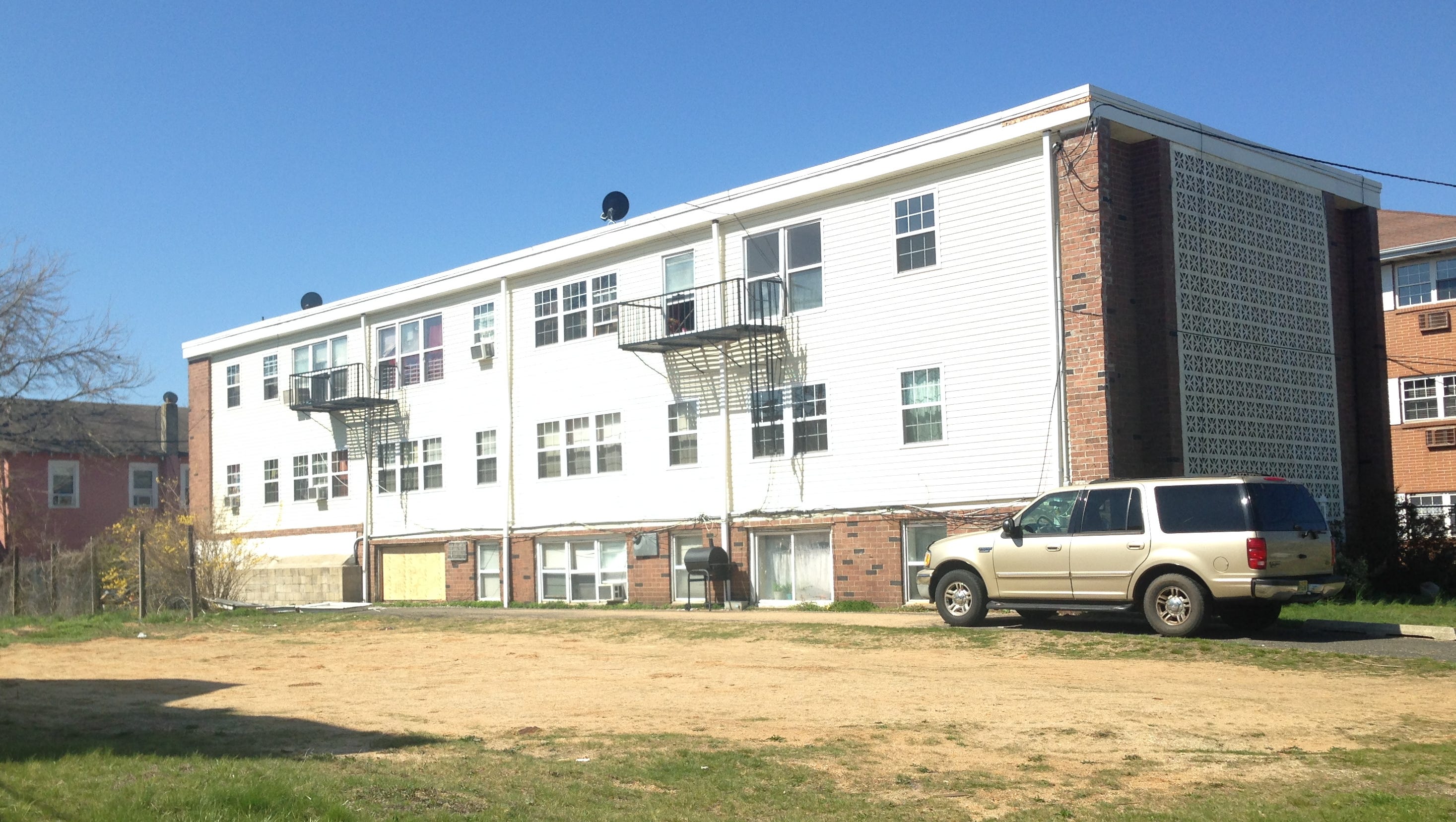 Fire marshal flags violations at deteriorating Eastside apartment complexes