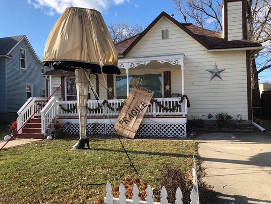 giant 39 christmas story 39 leg lamp lights up iowa neighborhood christmas light displays in des moines