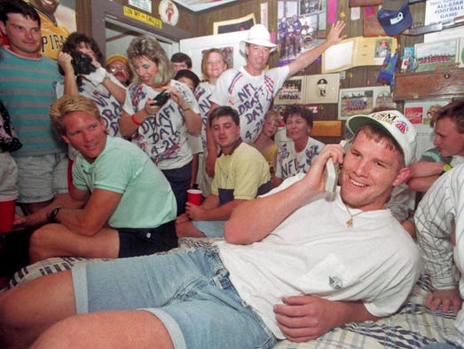 Heading To Hall Of Fame Brett Favre Can T Shake Memories Of His Father