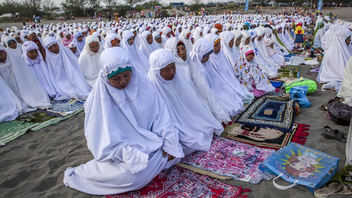 Muslims Mark Eid Al Adha Around The World