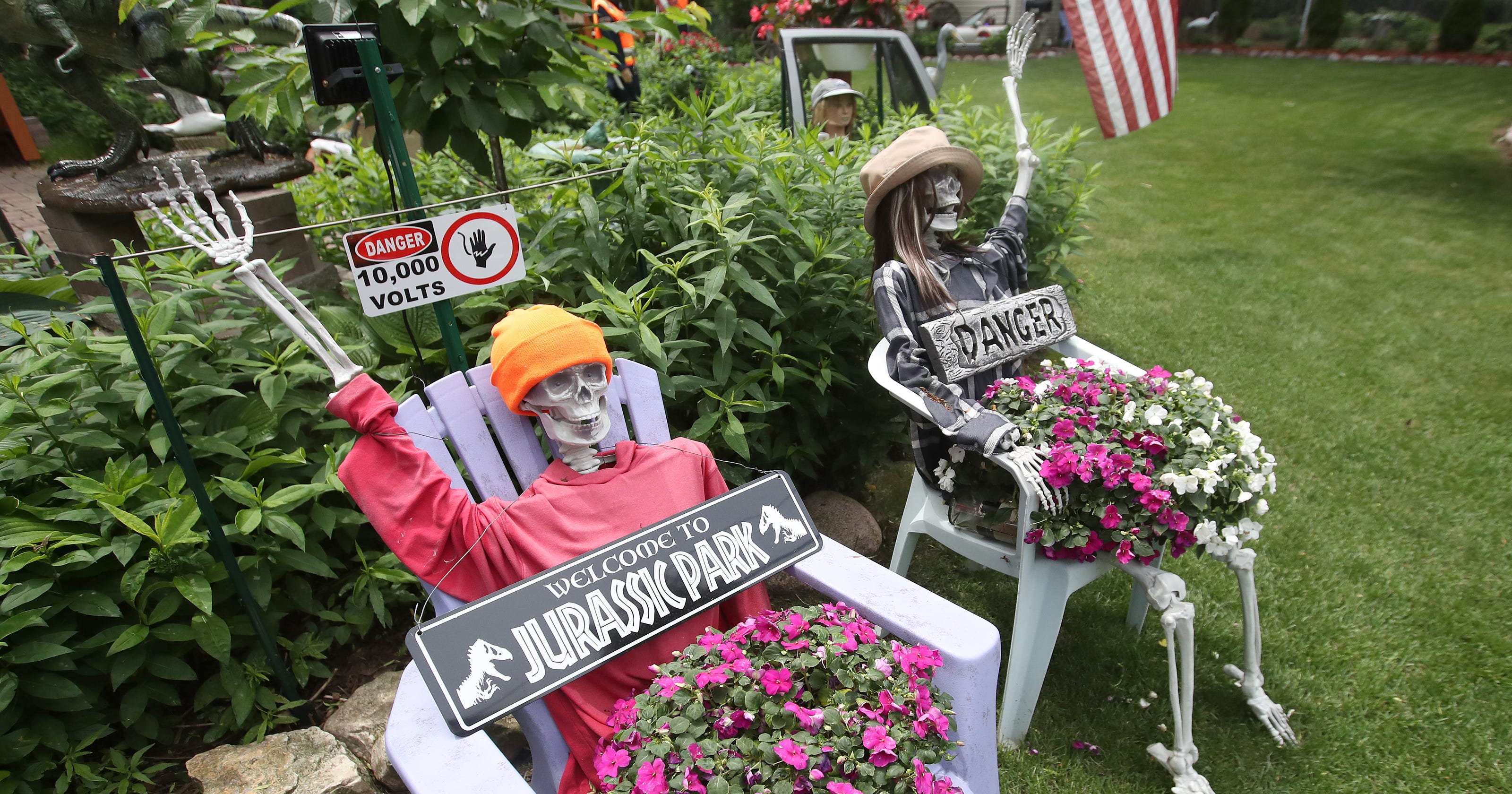 Jurassic Allouez Man creates backyard theme park