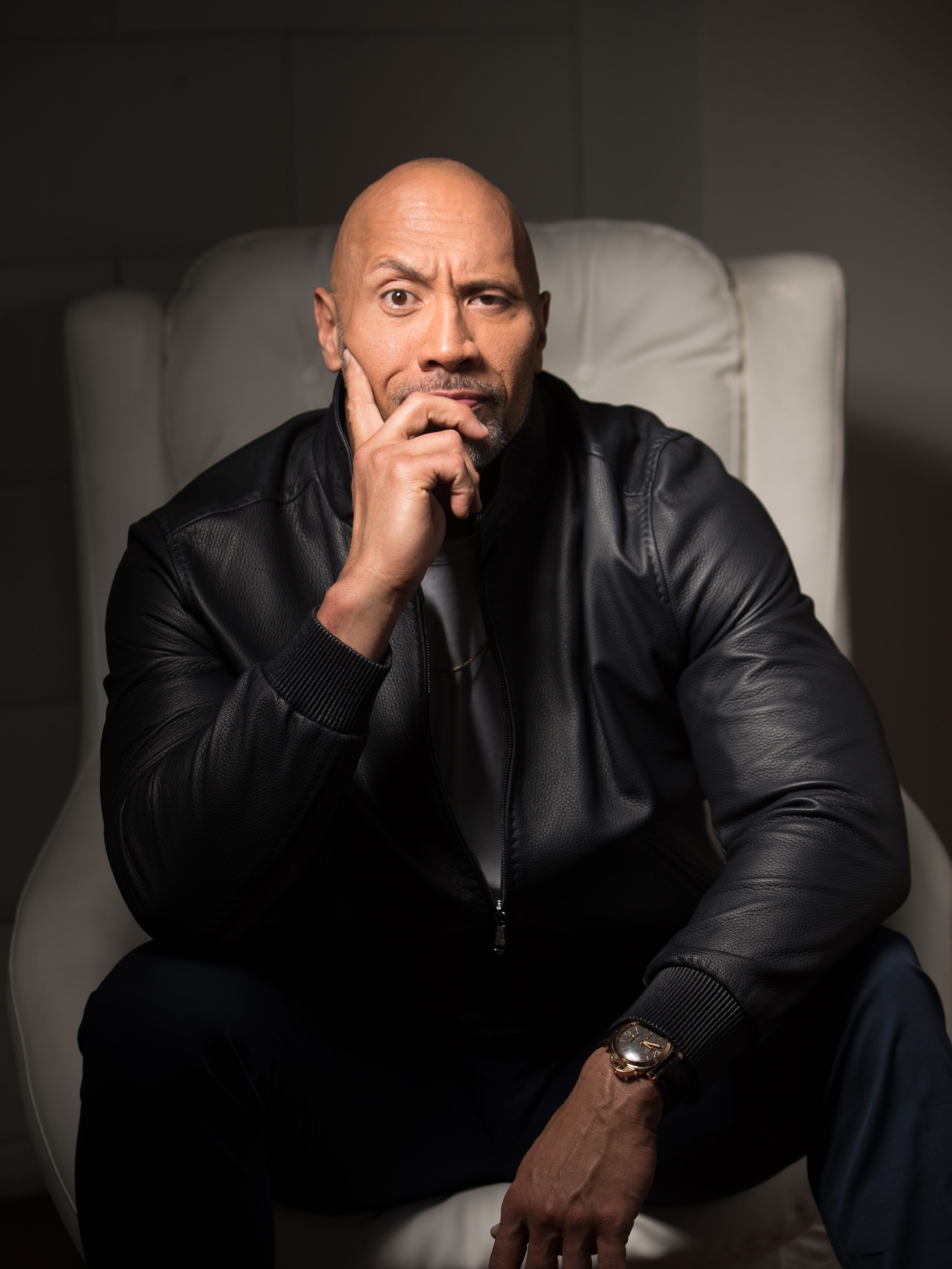 Dwayne The Rock Johnson Hits Full Smolder Power In Jumanji Vse 10 pleylistov 347 trekov. usa today