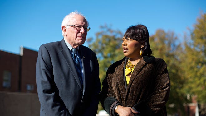 Democratic presidential candidate Sen. Bernie Sanders, I-Vt., left, meets with Dr. Bernice King, daughter of the Rev. Martin Luther King Jr., during a visit to The King Center Monday, Nov. 23, 2015, in Atlanta. (AP Photo/David Goldman)