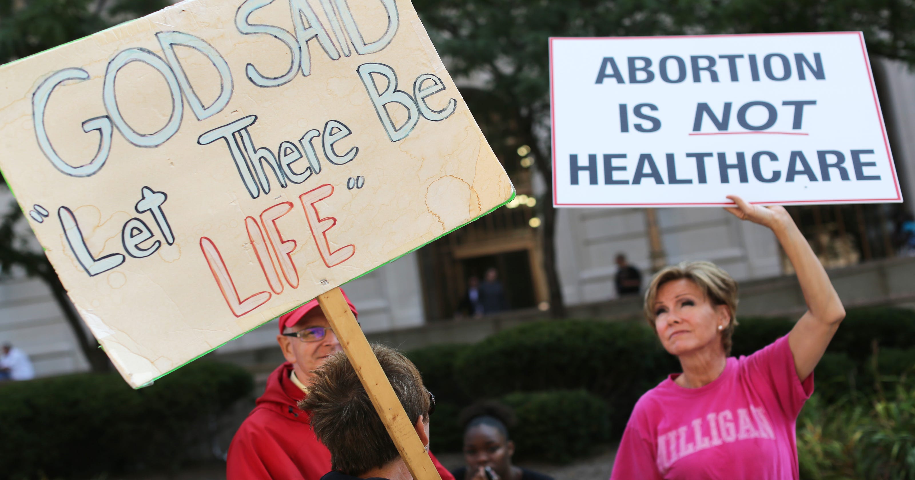 Ohio clinic halts abortions, quits court fight