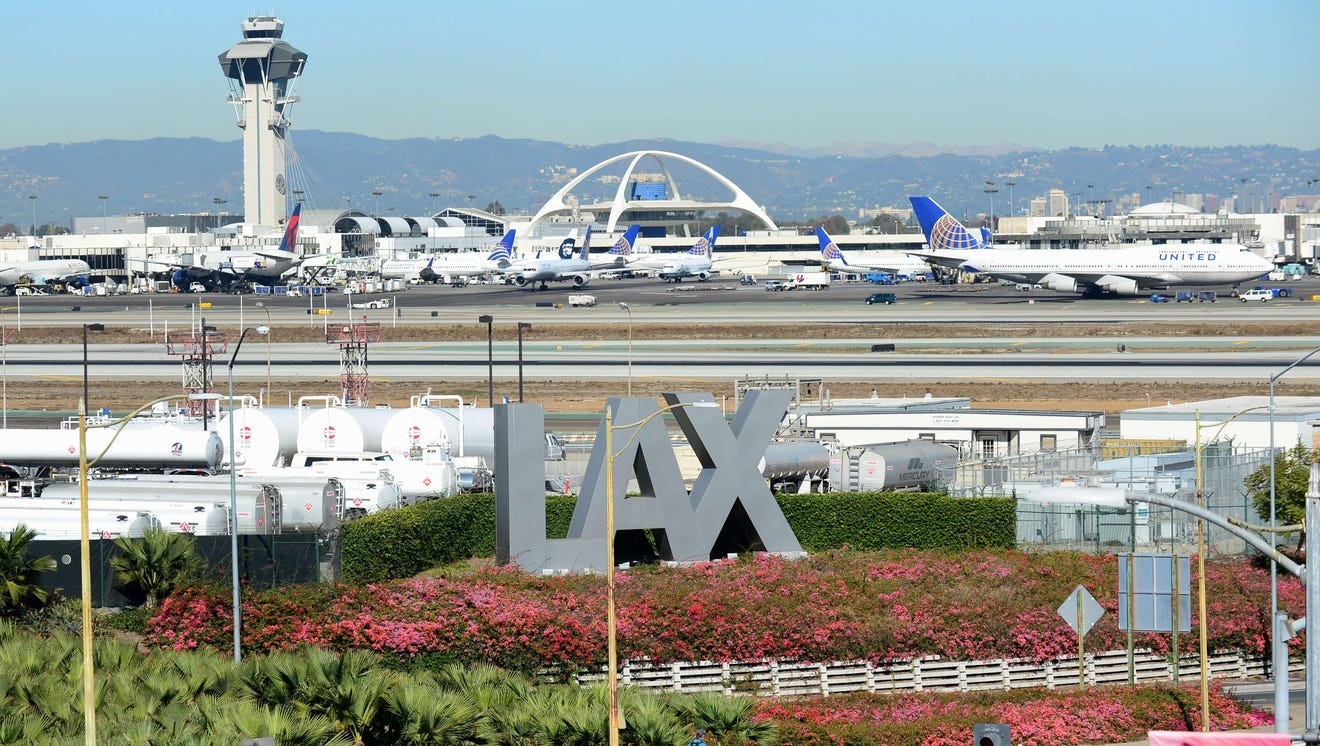 Airport usa. Аэропорт Лос Анджелес Интернешнл. Международный аэропорт Лос-Анджелеса LAX. Аэропорт Лакс в Лос Анджелесе. Международный аэропорт Лос Анжелес.