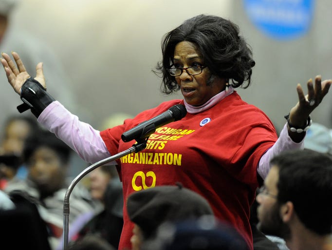 Detroit resident Tawana Morris addresses the panel.