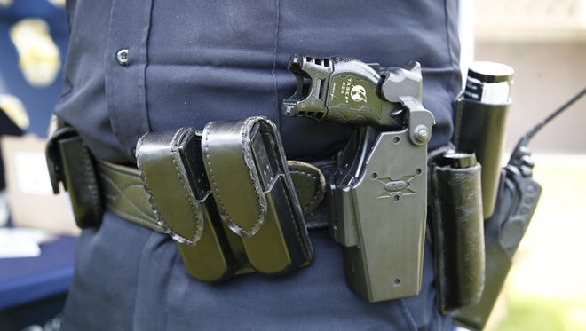 A Phoenix policeman wears a Taser on his utility belt.