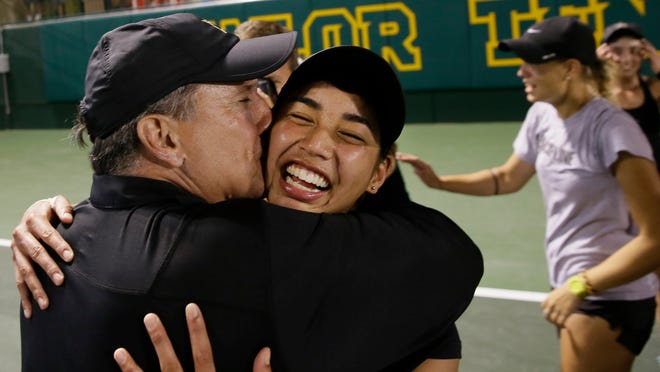 Vanderbilt’s Astra Sharma, right, gets a kiss from head coach Geoff Macdonald after the Commodores won the NCAA women’s tennis championship Tuesday.