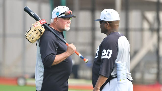Tigers manager Ron Gardenhire, left.