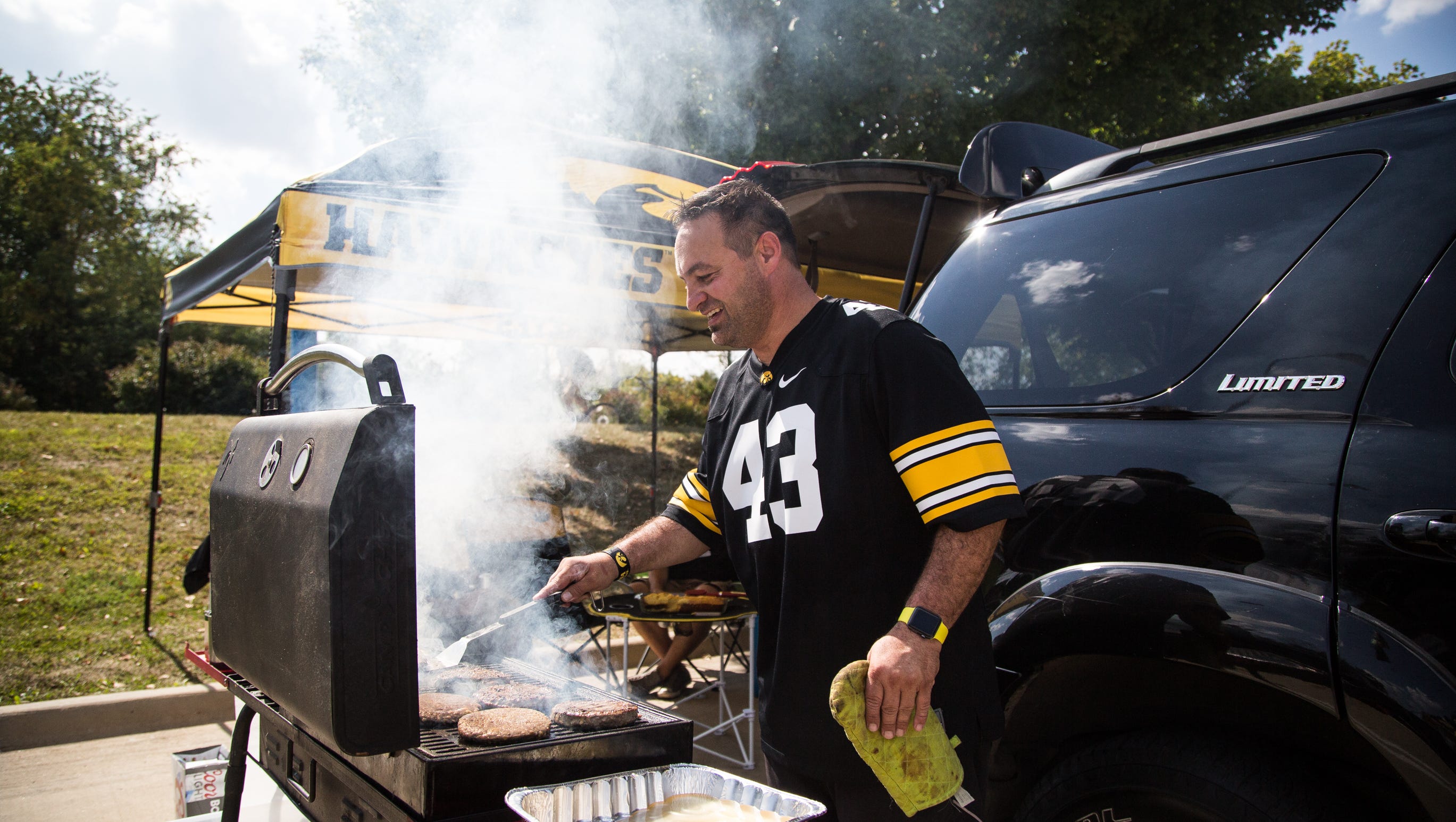 Iowa football game day Tailgating, parking, alcohol, Kinnick Stadium rules