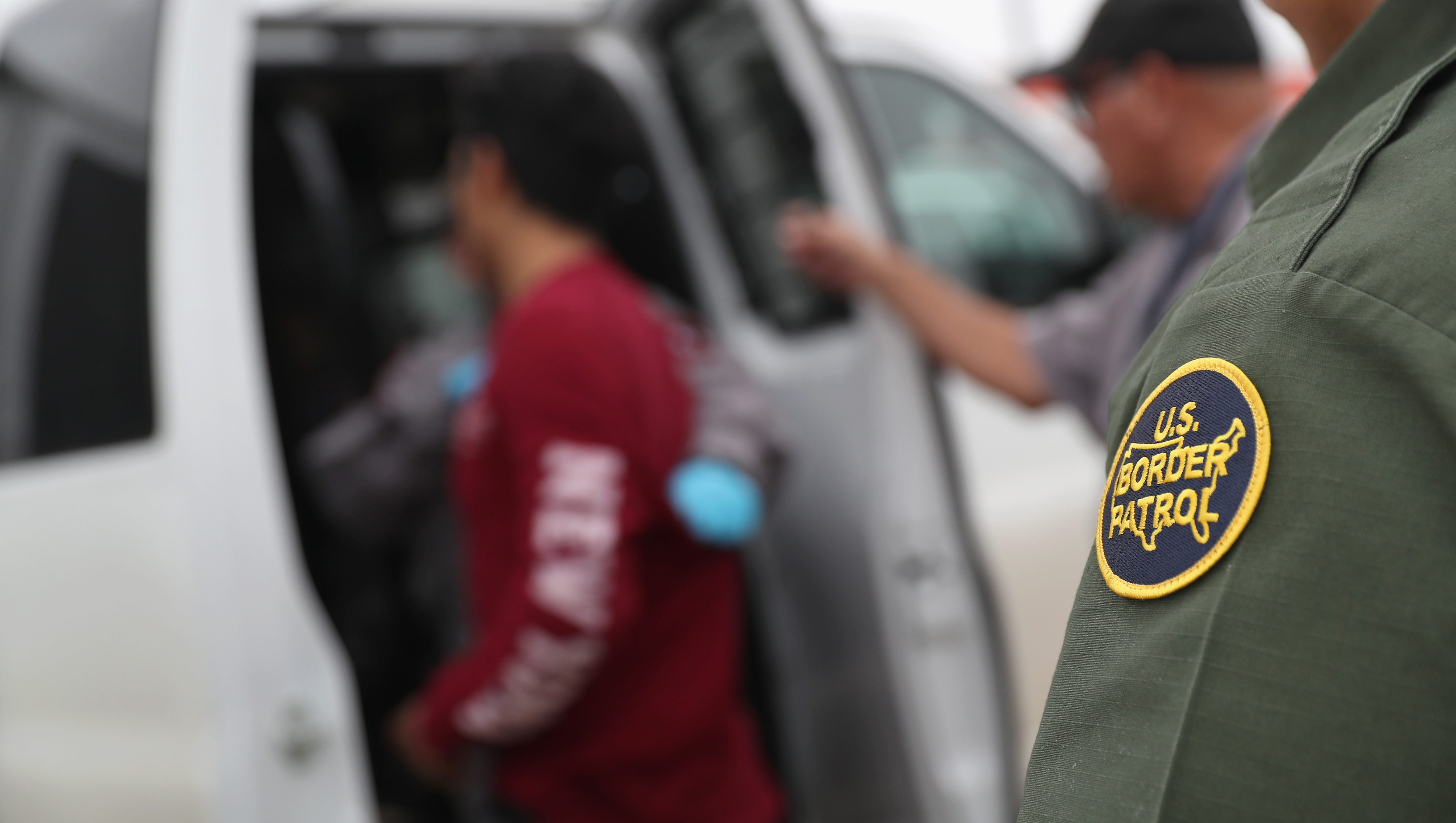 Bajan arrestos de indocumentados en la frontera con México